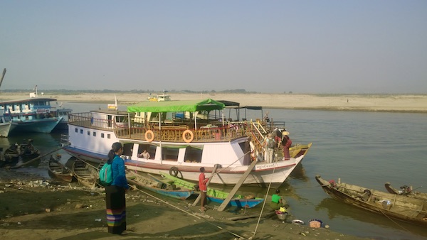 Jokiristeilylaiva Mandalayssa