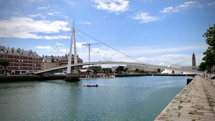 Le Havressa kaareva silta.