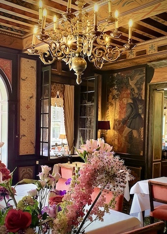Romanttinen hotellin ravintola, Duc De Bourgogne.